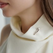 Brosa argint cu perla naturala alba si cristale DiAmanti SK25496BR_W-G